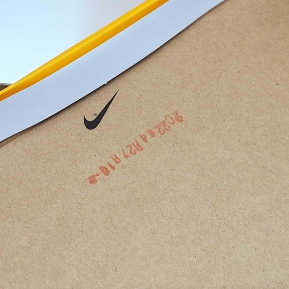 Air Jordan Retro 1 High - Picture 11 of 12